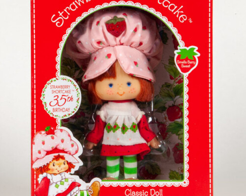Strawberry Shortcake doll in box. Red box with white and green embellishment.